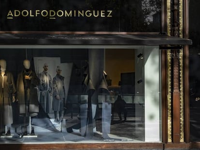 Adolfo Domínguez reduce sus pérdidas y mejora sus ventas el 31,1%