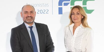 El consejero delegado de FCC, Pablo Colio, junto a la presidenta Esther Alcocer.