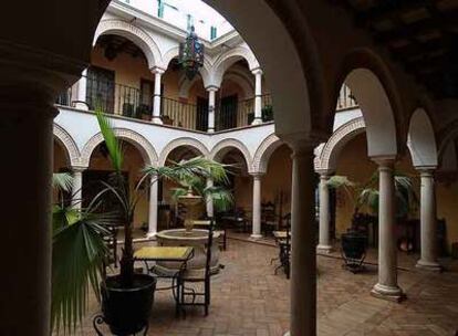 El patio interior del hotel, situado en un palacio barroco del siglo XVIII.