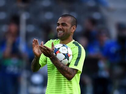 Daniel Alves durante um treino do Bar&ccedil;a.