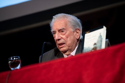 Mario Vargas Llosa presenta su nuevo libro, 'La mirada quieta', sobre la obra de Pérez Galdós, en Madrid.
Foto: Inma Flores