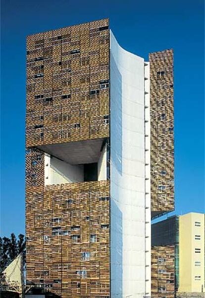 Torre Cube, obra de la arquitecta Carme Pinós.