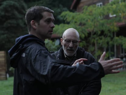 Jeremy Saulnier y Patrick Stewart (centro), en el rodaje de &#039;Green Room&#039;.