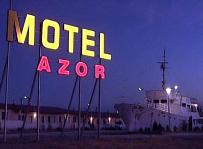 Vista del Motel Azor, en Cogollos (Burgos), donde se expone el antiguo yate de recreo de Franco, el 'Azor'