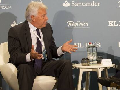 Jean-Claude Juncker y Felipe Gonz&aacute;lez dialogan en el foro &#039;Espa&ntilde;a en Europa&#039;. 