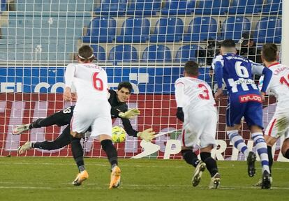 19-01-2021, Futbol Alavés-Sevilla
Partido de LaLiga entre el Alavés y el Sevilla
EL JUGADOR bouno para el penalty
ES,Vitoria,Mendizorroza
FOTO: L. RICO