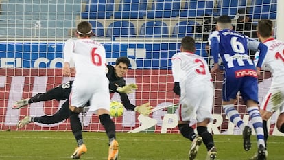 19-01-2021, Futbol Alavés-Sevilla
Partido de LaLiga entre el Alavés y el Sevilla
EL JUGADOR bouno para el penalty
ES,Vitoria,Mendizorroza
FOTO: L. RICO