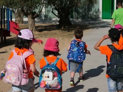 Inicio de un 'casal' de verano en una escuela de Barcelona.