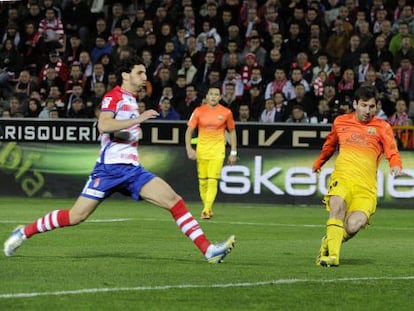 Messi marca el primer gol del Barcelona.
.