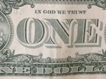 Billete de un d&oacute;lar con la frase &#039;In God We Trust&#039;