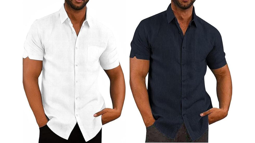 Con botón en las mangas.