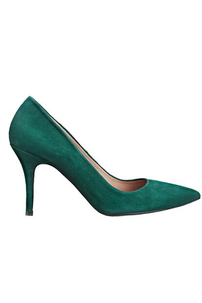 Si te gusta el verde en Gloria Ortiz puedes encontrar este modelo en ante (85 euros).