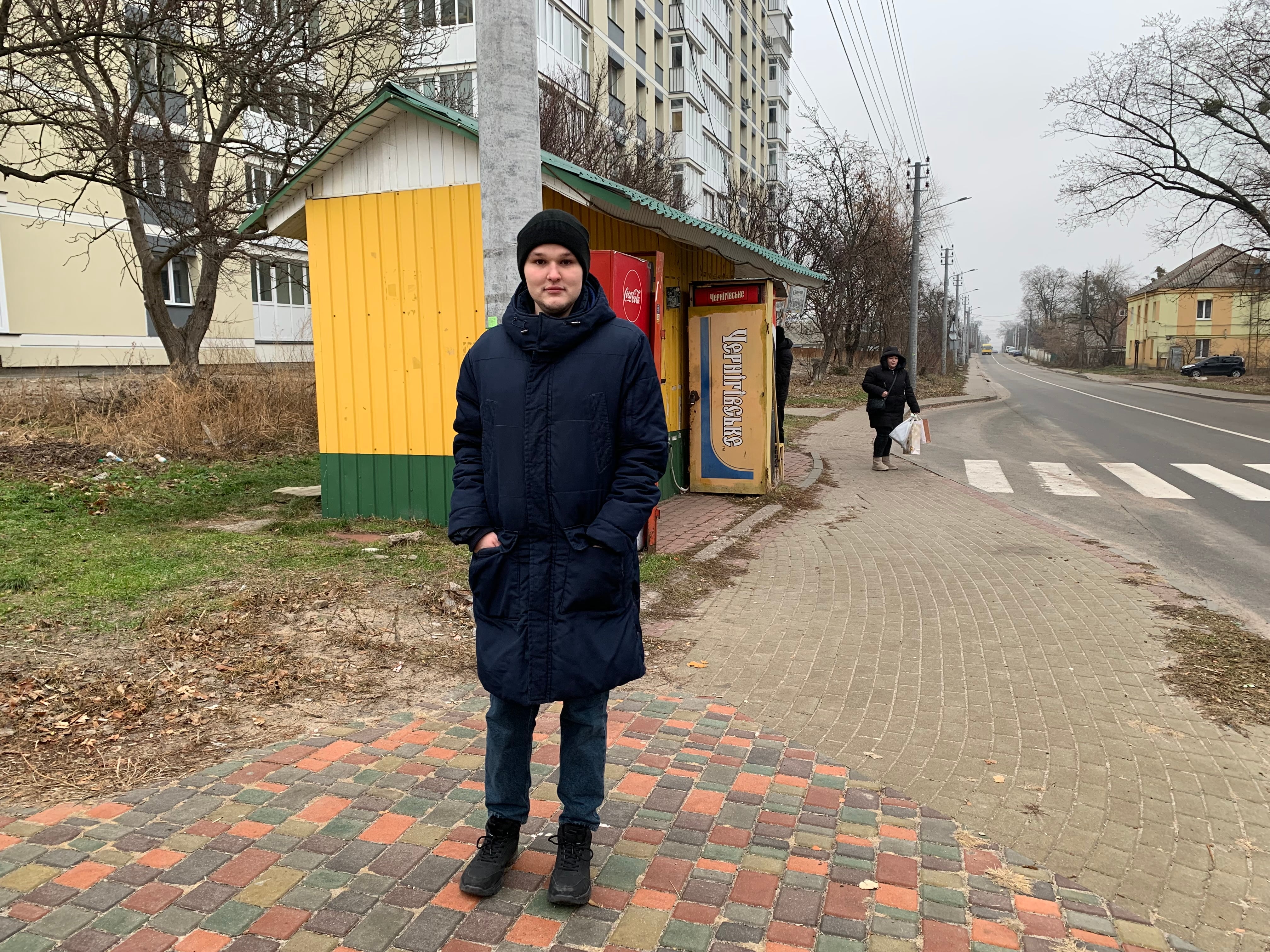 Vadim Yevdorkimenko, en la calle Yablonska de Bucha, este lunes.