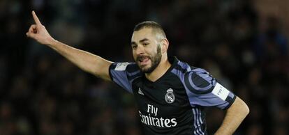 Karim Benzema celebra su gol frente al América