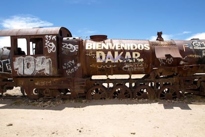 La minería fue una actividad de gran importancia en Uyuni, sobre todo entre finales del siglo XIX y principios del XX. Tal fue así que el pueblo se convirtió en un importante centro ferroviario del que hoy tan sólo quedan máquinas y vagones abandonados, llenos de óxido y grafitis.