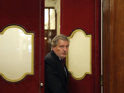 El ministro de Educación en funciones, Íñigo Méndez de Vigo, durante la segunda jornada del debate de investidura de Mariano Rajoy.
