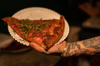 Rebanada marinara en 'Hanks Pizza' .
