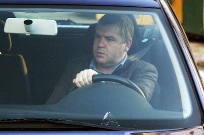 El juez del caso llegando al juzgado