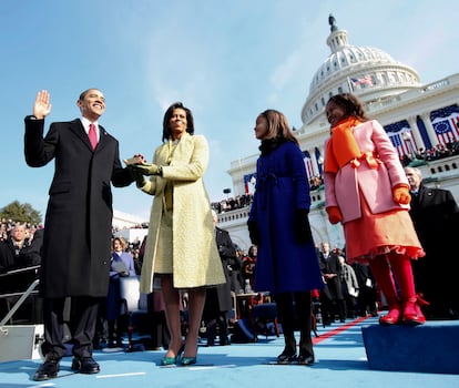 Barack Obama, left, takes the oath of office from Chief Justice John Roberts, not seen, as his wife Michelle, holds the Lincoln Bible and daughters Sasha, right and Malia, watch at the U.S. Capitol in Washington, Tuesday, Jan. 20, 2009. (AP Photo/Chuck Kennedy, Pool)