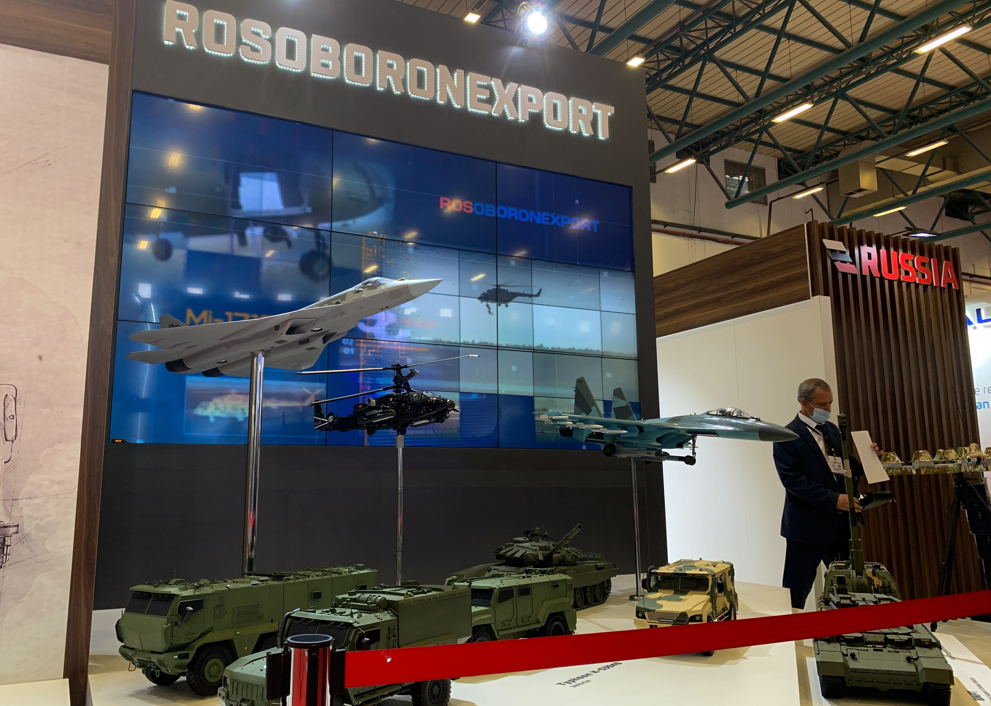 El stand de Rosoboronexport en la 15ª edición de la Feria Internacional de la Industria de Defensa en el Centro de Convenciones y Exposiciones de Tuyap en agosto 2021.