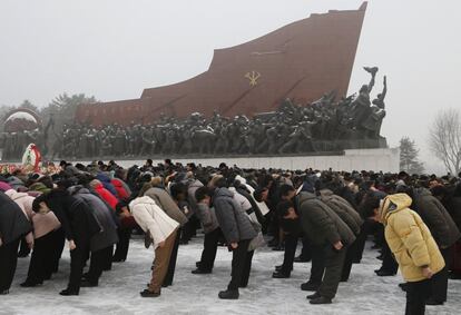 El pueblo norcoreano durante los actos de conmemoración al líder Kim Jong Il, en el séptimo aniversario de su muerte. 