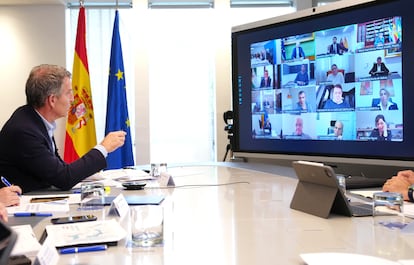 El líder del PP, Alberto Núñez Feijóo, reúne a los presidentes autonómicos del partido en una videoconferencia, el pasado 8 de noviembre.