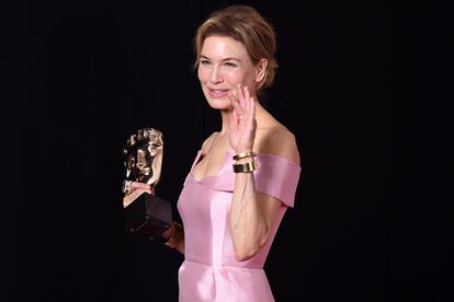 Renée Zellweger. Días en la carrera hacia el Oscar: 164 - De Los Ángeles a Melbourne, pasando por Nueva York o Londres, pocos están saboreando tanto una candidatura como la encargada de dar vida a Judy Garland en el biopic sobre los últimos días de la leyenda del cine. Zellweger tiene todas las papeletas para llevarse su segundo Oscar y probar equivocados a todos aquellos que la convirtieron en un hazmerreír por sus supuestos cambios estéticos y su desaparición de Hollywood. La resurrección está a punto de culminar.