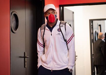 Kylian Mbappé antes del partido contra el Rennes.