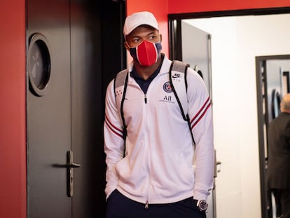 Kylian Mbappé antes del partido contra el Rennes.