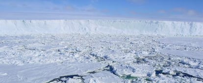 Hielo flotante sobre el mar de Weddell (Antártida).