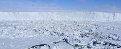 Hielo flotante sobre el mar de Weddell (Antártida).