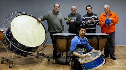 De pie y de izquierda a derecha, Rafa Vizcaíno, Josito Genís, Antonio de la Asunción y Manuel Ponce. Sentado en primer plano, Carlos Risquez.