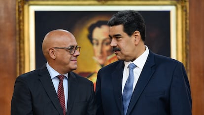 Jorge Rodríguez y Nicolás Maduro en el Palacio de Miraflores, el 27 de junio de 2019.