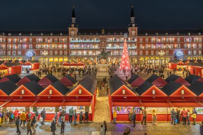 Mercado de artesanía en la Plaza Mayor. Foto: Madrid Destino.