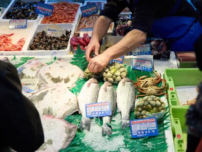 Una pescadería en el Mercado de Prosperidad en Madrid, el pasado 31 de diciembre.