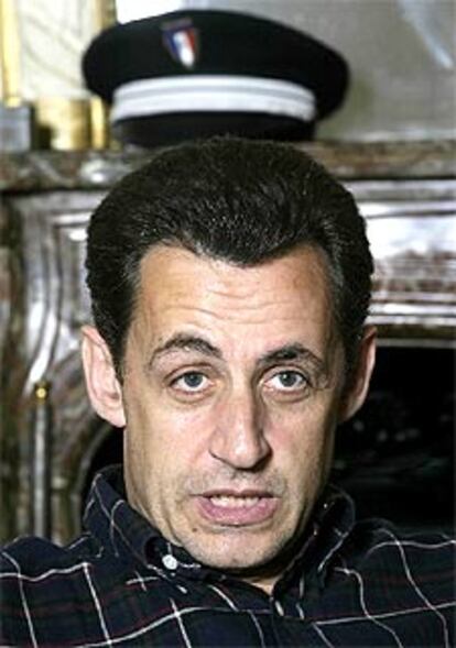 Sarkozy, en su apartamento de París durante la entrevista.