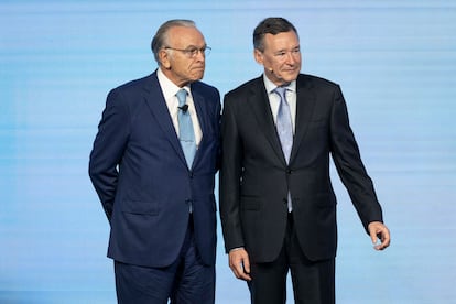 El presidente de CriteriaCaixa, Isidre Fainé, y el consejero delegado, Ángel Simón, en junio del año pasado.