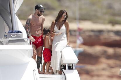 Lionel Messi y Antonella Roccuzzo en Ibiza el 17 de julio.