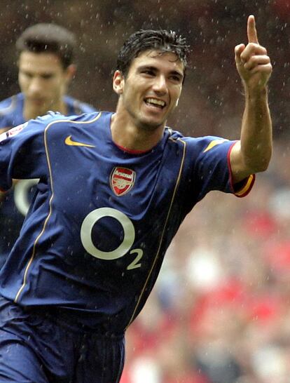 El sevillano, celebra un gol con el Arsenal en 2004 frente al Manchester United, en la Community Shield celebrada en el Millennium Stadium de Cardiff, Reino Unido. En el club londinense jugó dos temporadas y media. Disputó 110 partidos y metió 23 goles. Ganó una Premier, una FA Cup y una Community Shield.