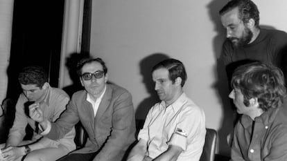 Desde la izquierda, Claude Berri, Jean-Luc Godard, François Truffaut, Roman Polanski y Louis Malle (de pie), en el festival de Cannes de 1968.