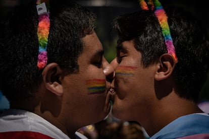 De acuerdo con INEGI, en México, cinco millones de personas (5,1% de la población) se autoidentifica con una orientación sexual y de género LGBT+.