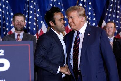 Vivek Ramaswamy y Donald Trump, en la fiesta de las primarias de New Hampshire, en enero pasado.