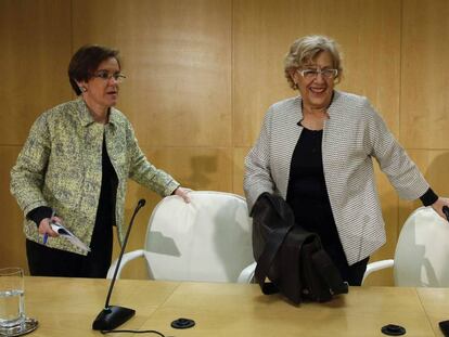 Causapi&eacute; (izquierda) y Carmena, en una rueda de prensa conjunta en el Ayuntamiento de Madrid. 