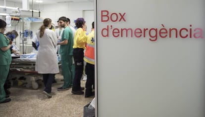 Un box del servicio de urgencias del hospital de Bellvitge