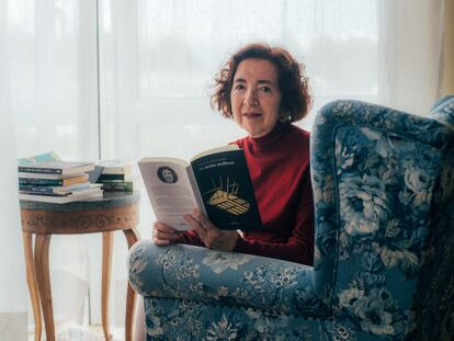 La escritora Marilar Aleixandre, en su estudio de Santiago de Compostela.