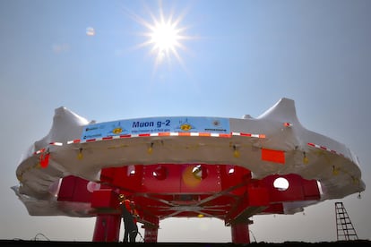 El experimento g-2 durante su traslado a la sede del Fermilab en 2013.