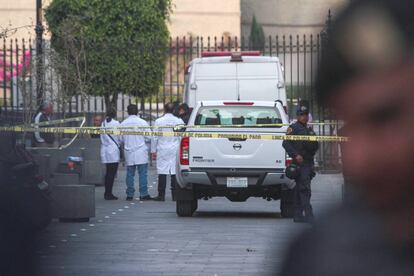 Paramédicos acudieron a la zona donde se registró el tiroteo en el centro de Ciudad de México.