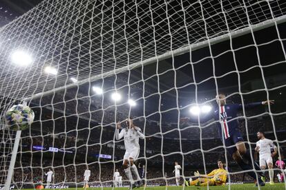 Mbappe marca el primer tanto de su equipo al Real Madrid.