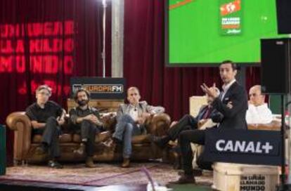 Fotografía facilitada por Canal de la presentación de "Un lugar llamado mundo", un proyecto que emitirá la cadena, junto con Europa FM, cuya realización televisiva está a cargo del cineasta David Trueba.