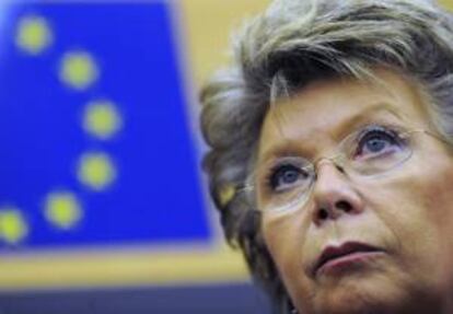 La vicepresidenta de la CE y responsable de Justicia, Viviane Reding, da una rueda de prensa en el Parlamento Europeo. EFE/Archivo